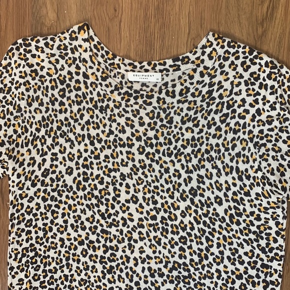 Equipment Riley Leopard Print Silk Tee - Picture 2 of 6